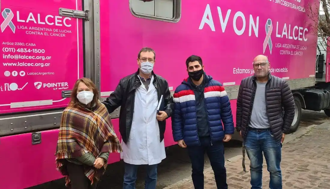 Lalcec agradece a Daniel Creus por su visita al mamógrafo móvil