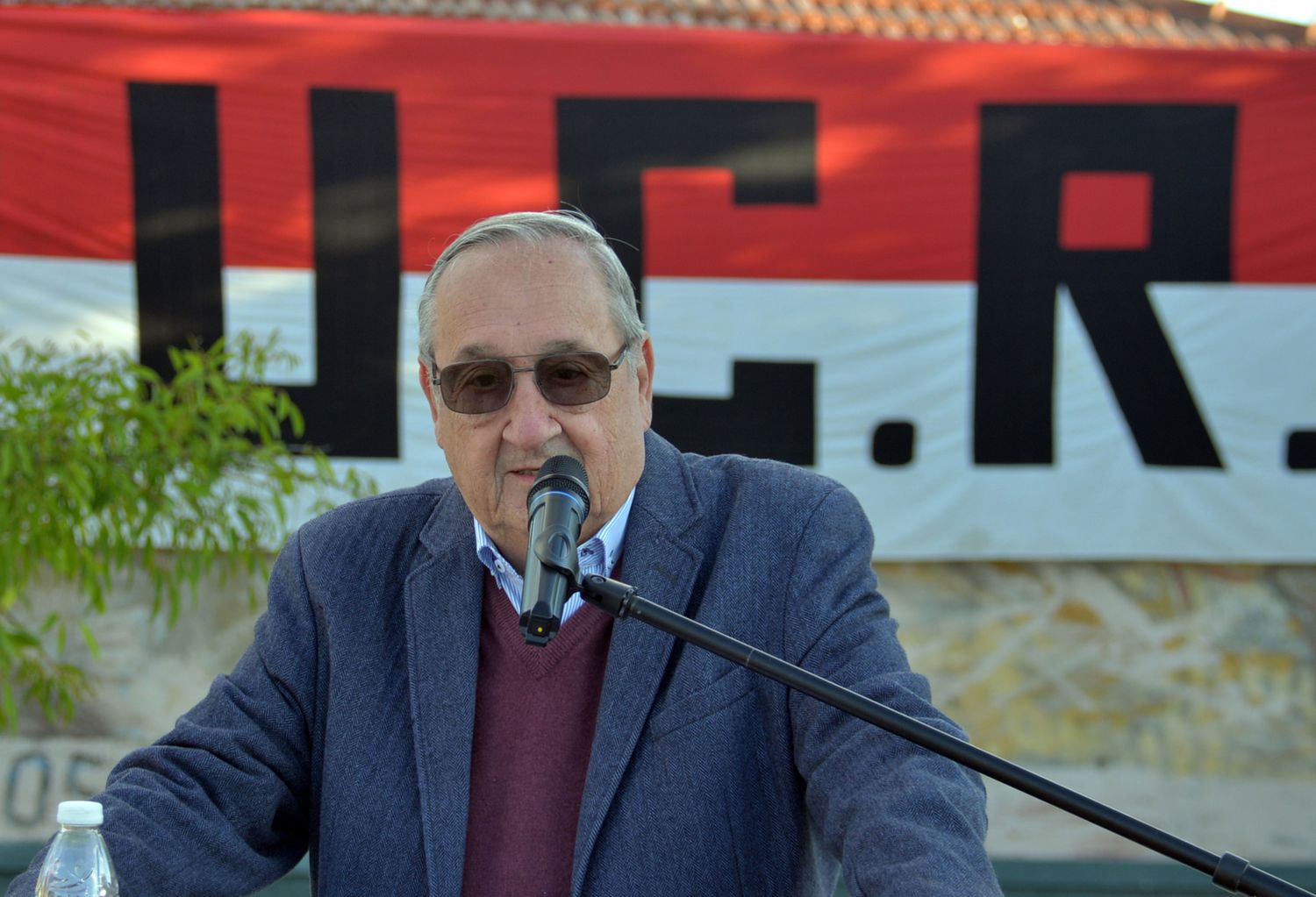 El intendente Miguel Angel Lunghi en su discurso por los cuarenta años de democracia