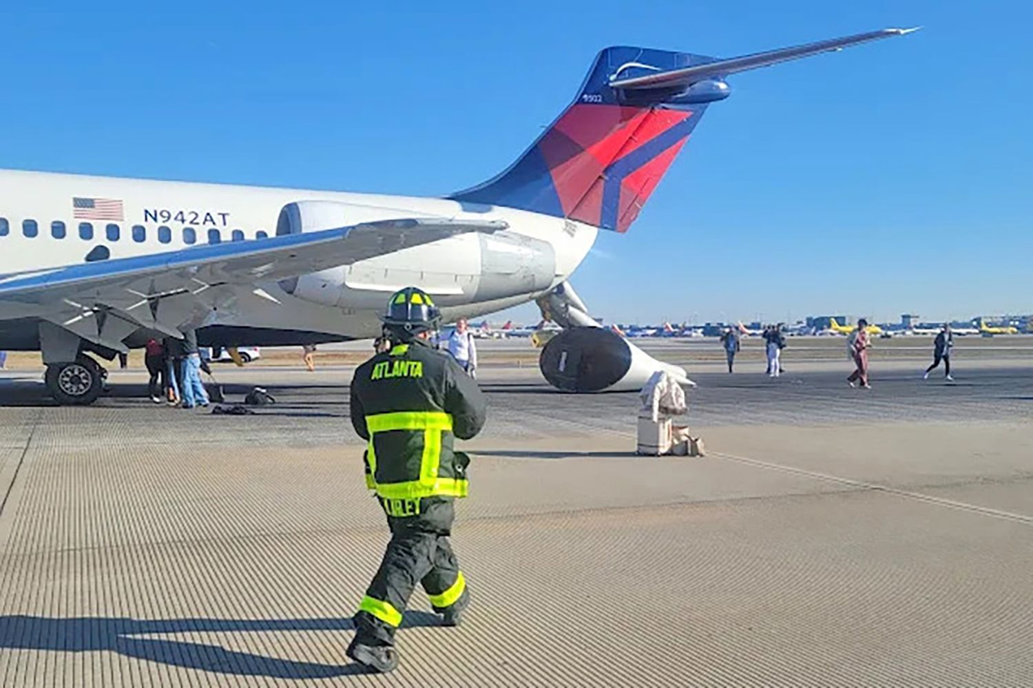 Un Boeing 717 fue evacuado al aterrizar porque la cabina del avión se llenó de humo en pleno vuelo