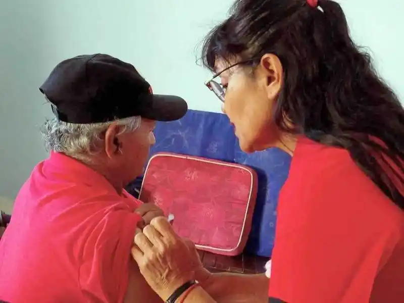 Más de 40 dosis fueron aplicadas en las
residencias de adultos mayores del interior