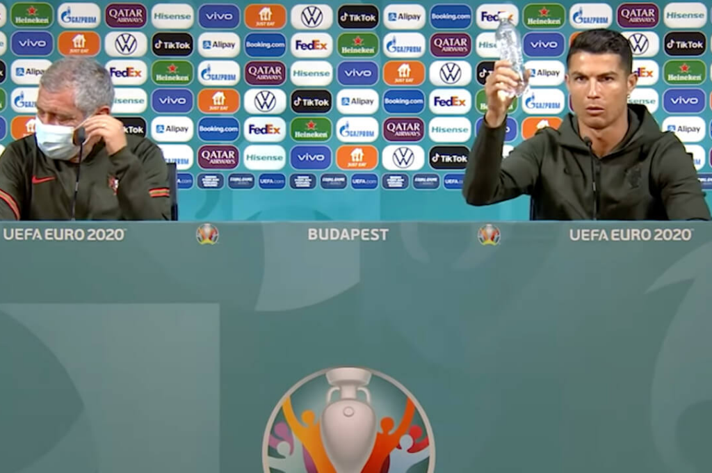 Caen las acciones de Coca-Cola por un gesto de Cristiano Ronaldo