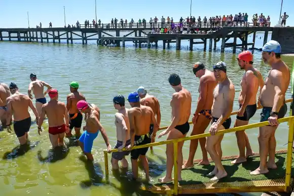 Más de 600 nadadores animaron la tercera fecha del Circuito de Aguas Abiertas en Chascomús