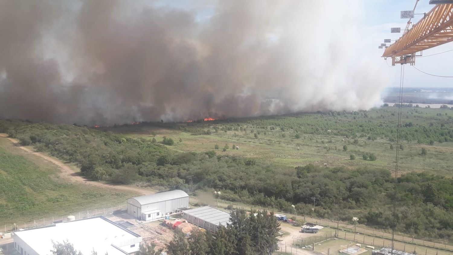 “El fuego llegó a estar a una calle” de la central nuclear Atucha, dijo uno de los brigadistas