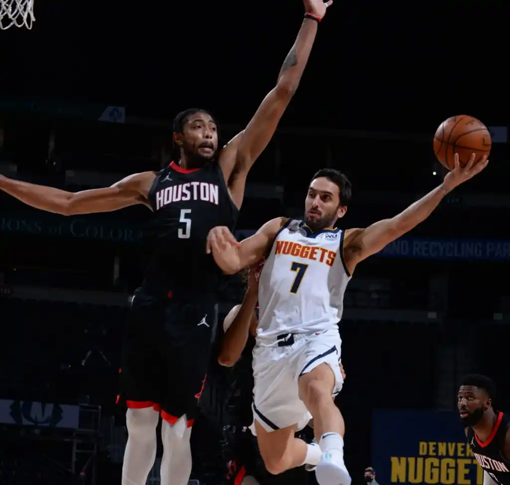 Campazzo sumó cuatro  puntos en el triunfo de Denver