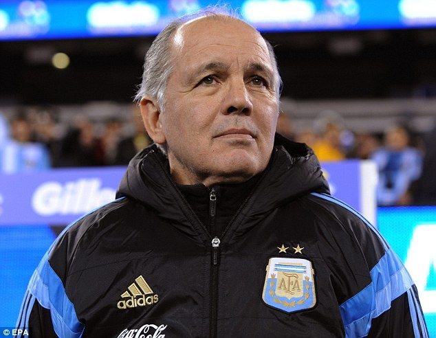 Brasil 2014: La Plata recibió a Sabella con un emotivo pasacalles