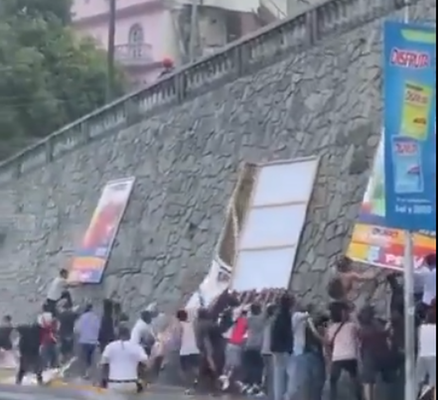 Cacerolazos y protestas en Petare (+Videos)