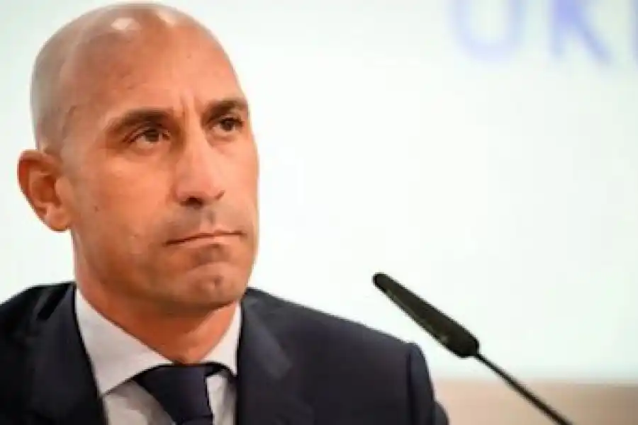 La FIFA suspendió a Rubiales por tres años de toda actividad ligada al fútbol