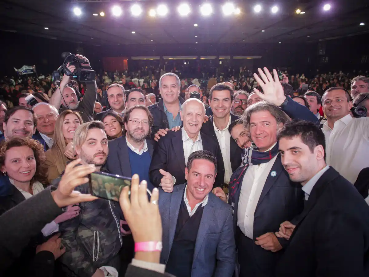 Lavagna pidió a los votantes que les digan "no a los malos de antes y a los malos de ahora"