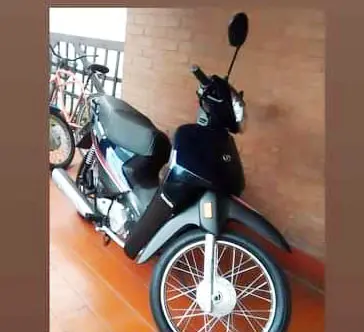 Arrojan al piso a una mujer de 65 años y le sustraen su moto