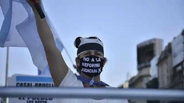 Nuevas protestas contra el gobierno en distintas ciudades del país