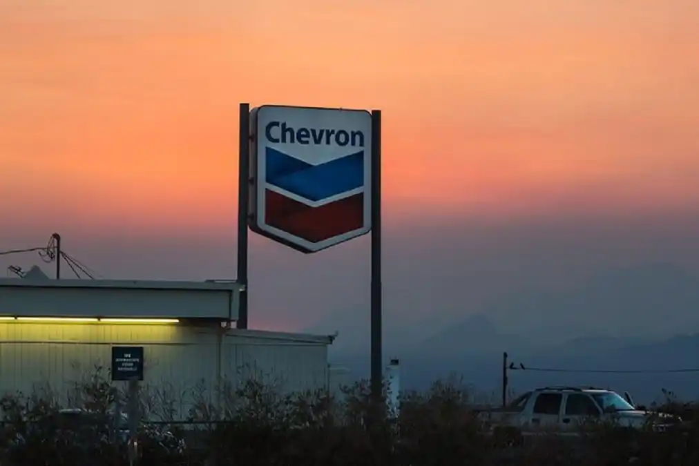 JOE BIDEN RENUEVA licencia de Chevron en Venezuela, pero con las mismas limitaciones