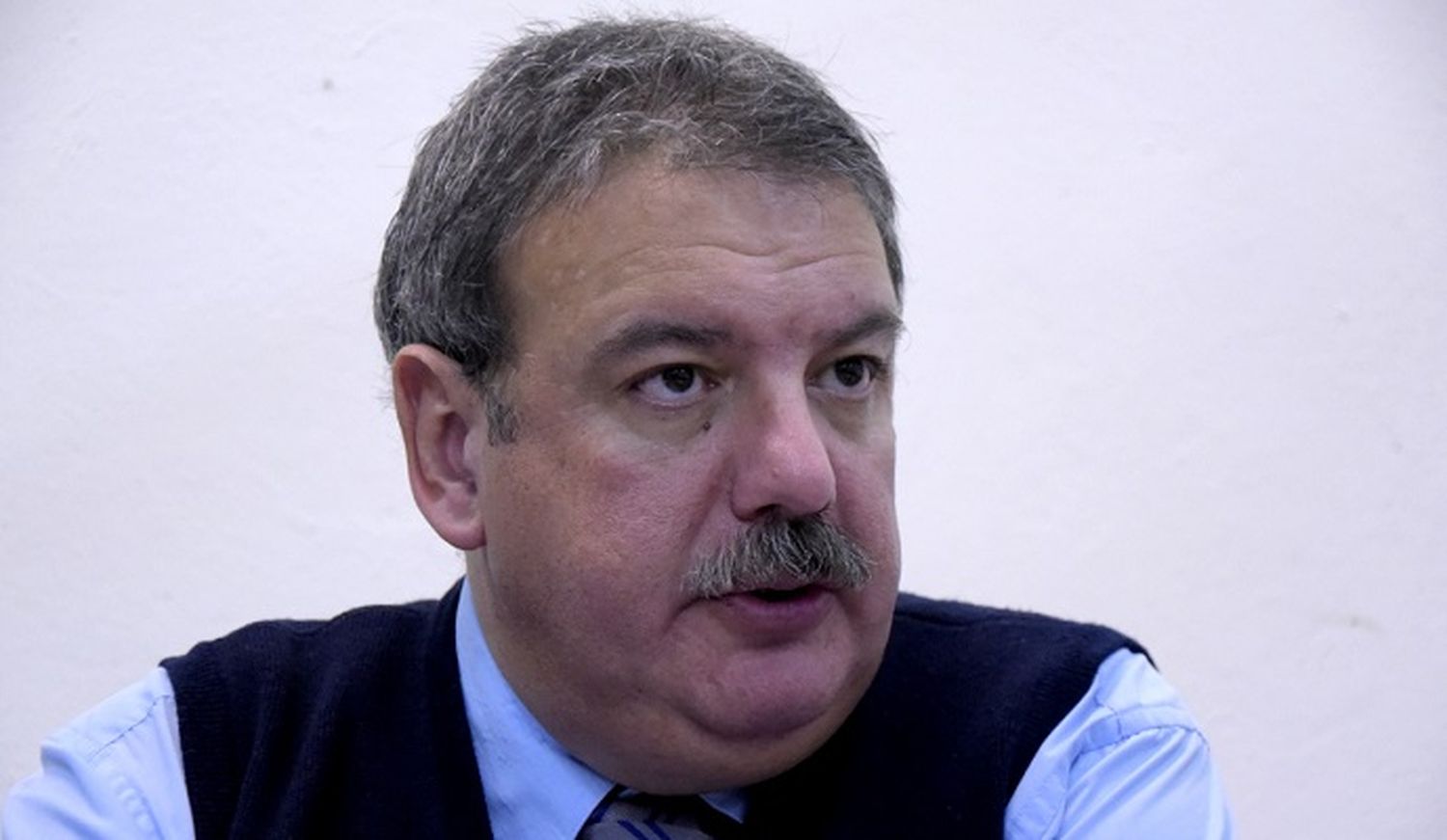 Uruguay: desplazan de su cargo a Enrique Viana Ferreira