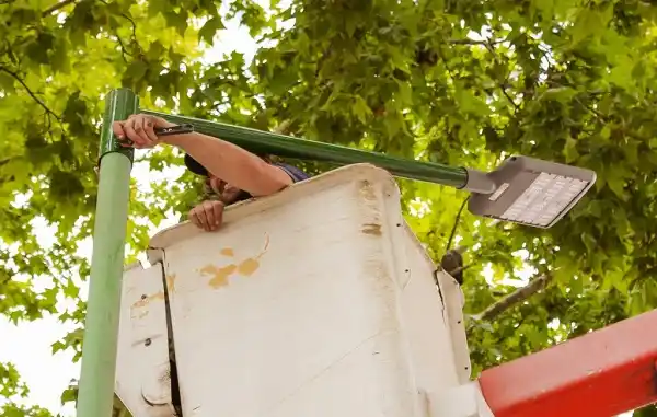 Hoy comienza la instalación de las nuevas 5 mil luminarias LED