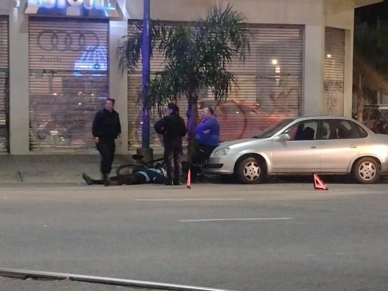 El ciclista quedó lesionado y fue asistido por una ambulancia del SAME: