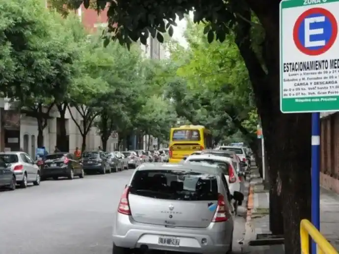 Los rosarinos aplicarán el modelo venadense de estacionamiento medido. Foto: Gentileza
