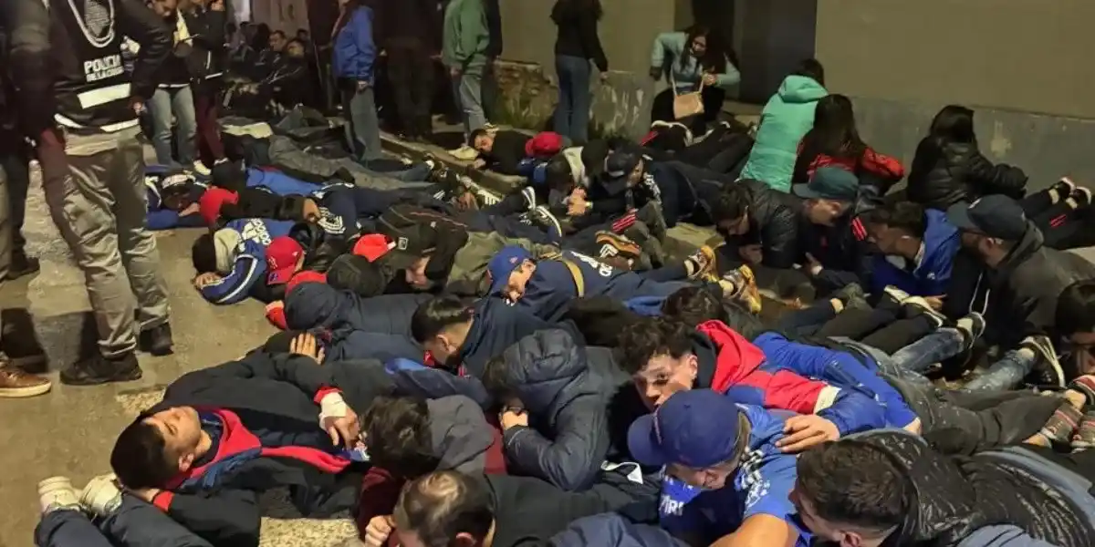 Quiénes son los 111 aprehendidos tras los incidentes en Independiente–U de Chile en Avellaneda y cómo se encuentran