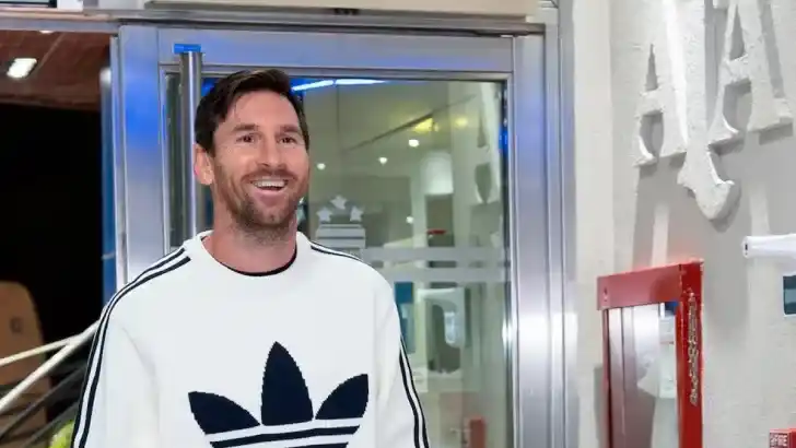 Messi llegó a la concentración de la Selección Argentina