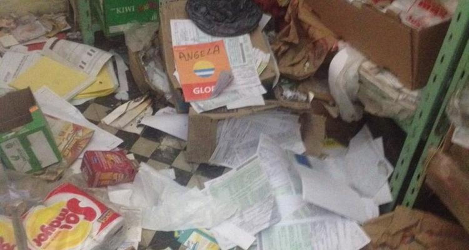 Bajaron por la claraboya para robar una verdulería