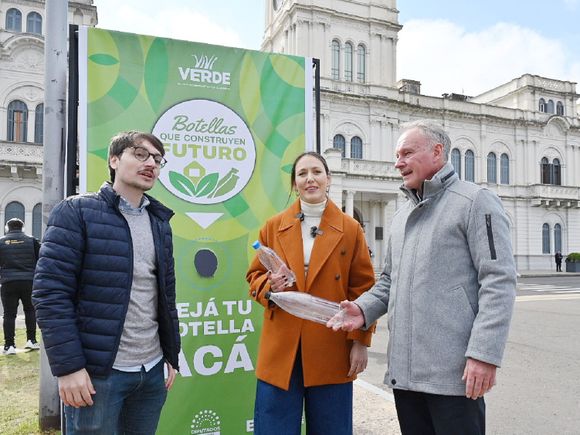 Entre Ríos lanza la primera campaña para construir aulas con botellas PET recicladas