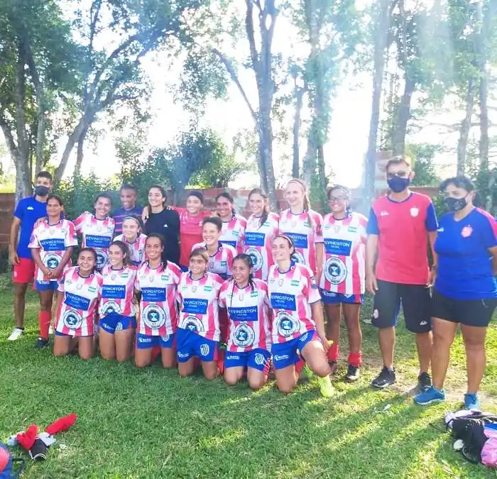 Gran triunfo de �SLas Lobas⬝ en Feliciano