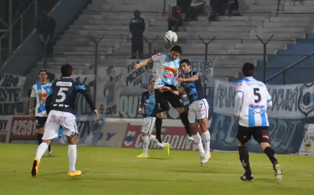 Juventud Unida y Estudiantes de San Luis quedaron a mano