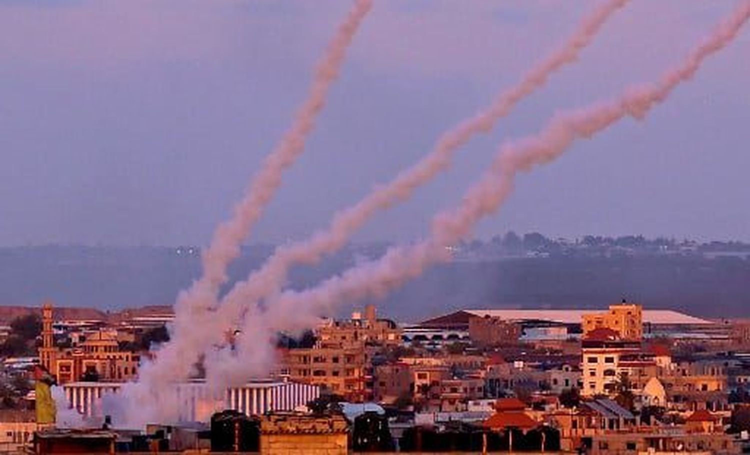 ISRAEL BOMBARDEA Y HAMAS LANZA COHETES: 200 personas, entre ellos 59 niños han muerto en ataques a Gaza