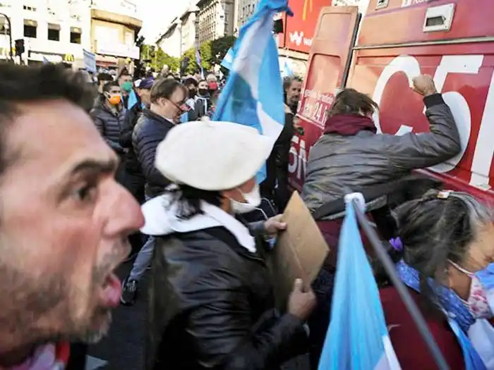 Editorial:  �SVas a empezar a tener miedo⬝