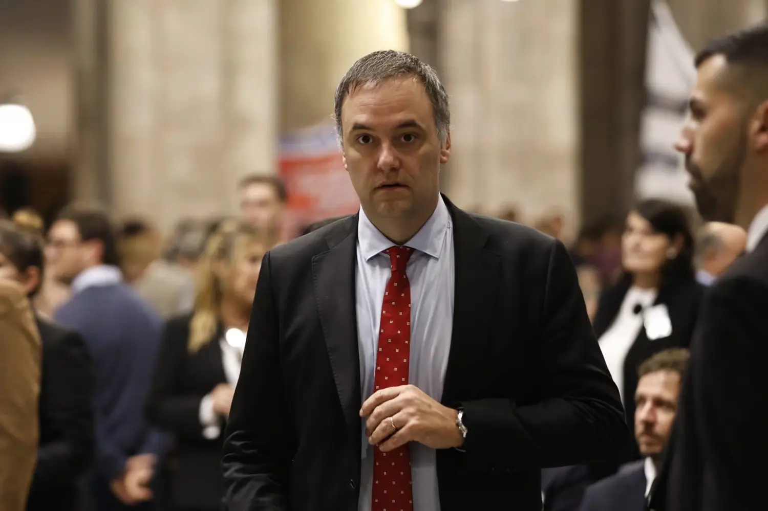 Adorni, acorralado por las denuncias en su contra y el pedido interno para que renuncie.