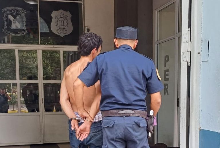 Detuvieron a un joven que entró por la fuerza a una casa del Barrio 348 para dormir