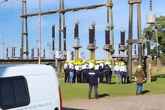 Estudiantes visitaron la estación transformadora eléctrica de Basavilbaso