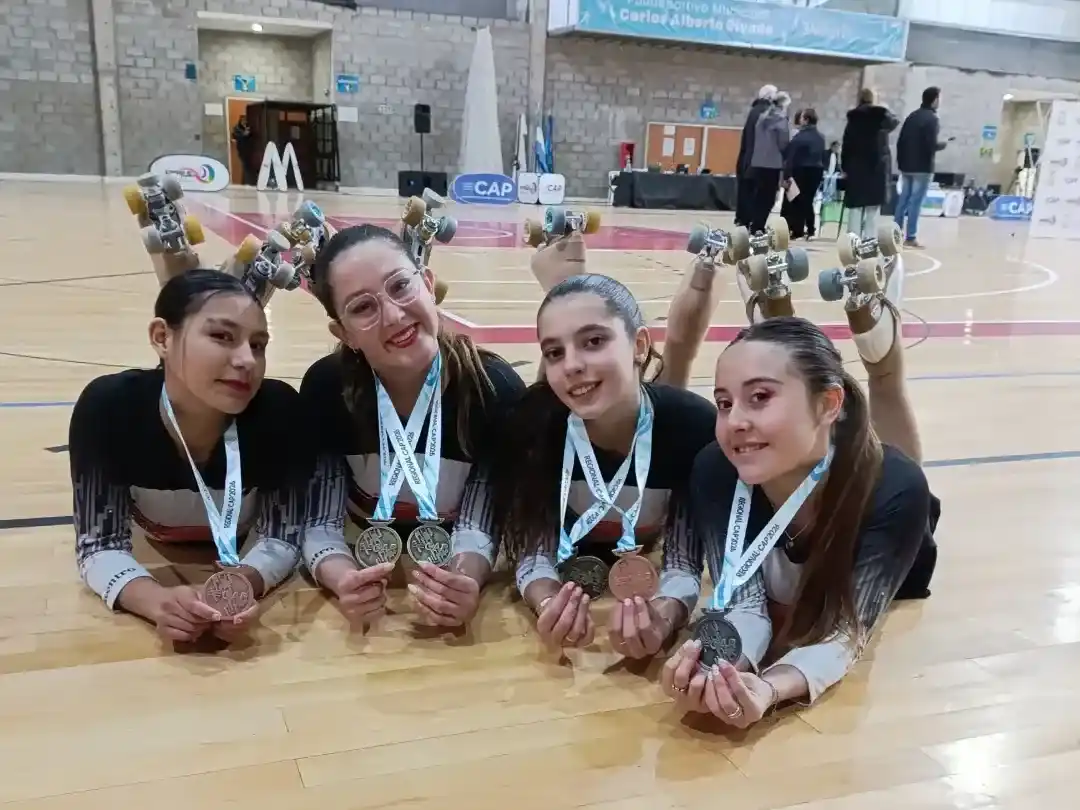 Las patinadoras escolares lograron buenos resultados en el Regional de Copas
