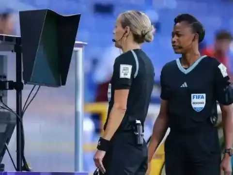 El sistema de Soporte de Video, la alternativa económica al VAR que ya fue probado en los mundiales Sub 17 y Sub 20 de fútbol femenino, que la IFAB estudia implementar.
