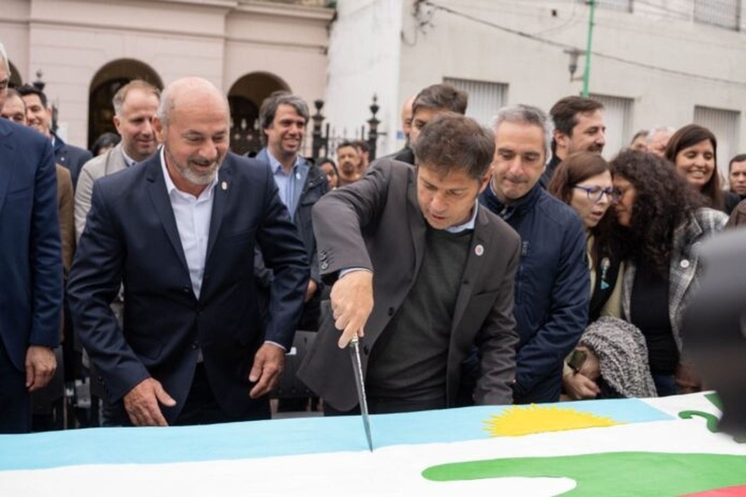 Kicillof arrancó la semana junto a intendentes que son parte de su “espada política”