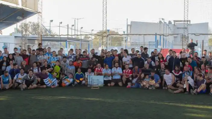 Juventud Unida reunió a 15 categorías y a más de 150 ex jugadores en el Torneo del Reencuentro