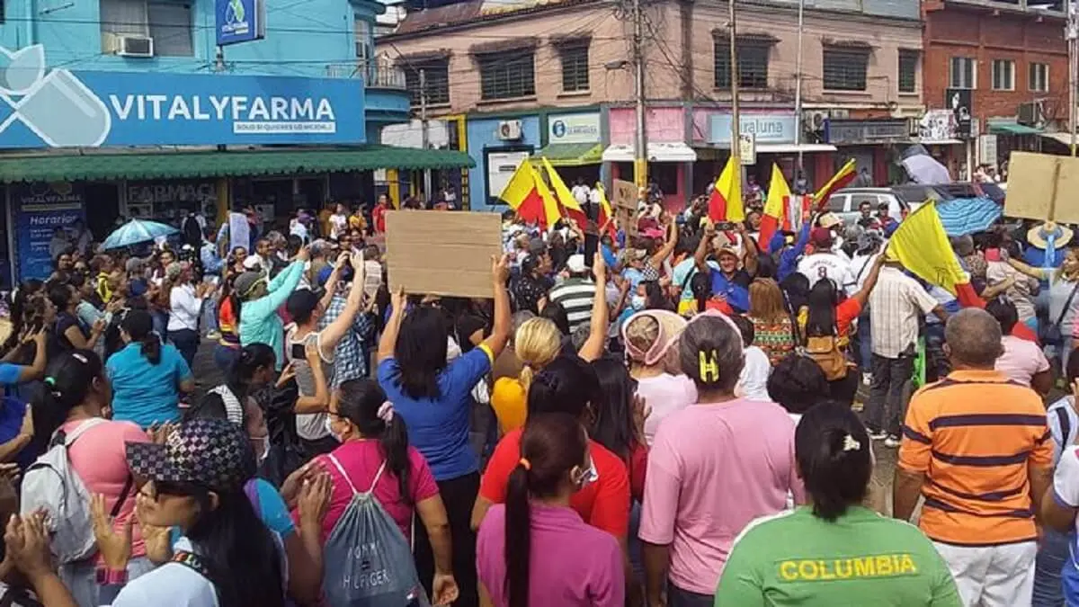¡QUÉ VALIENTES! Policía de Apure amenaza a maestros con mandar «a los colectivos» para que no protesten