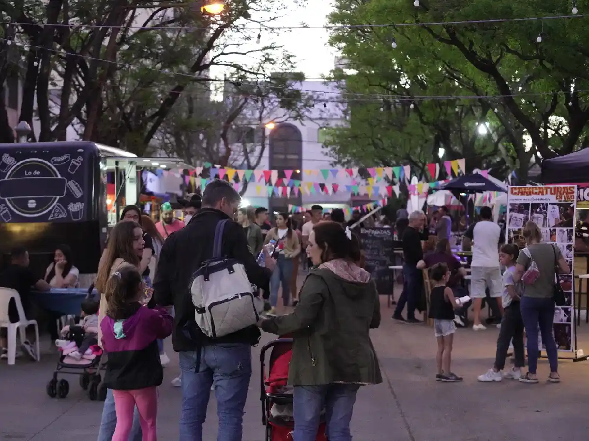 La oferta gastronómica  tiene gran aceptación en  el paseo a cielo abierto