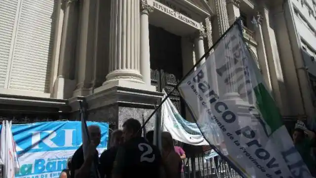 El Gobierno recortó ingresos a La Bancaria al discontinuar "cuota solidaria"
