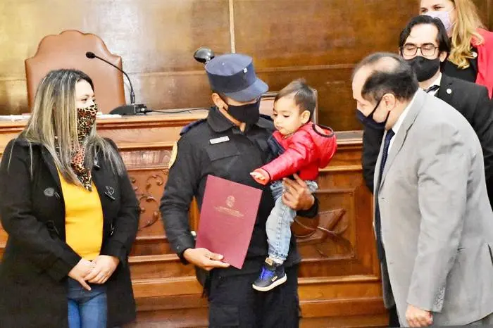 El Concejo Deliberante reconoció al policía concordiense que salvó la vida de una bebé en la vía pública