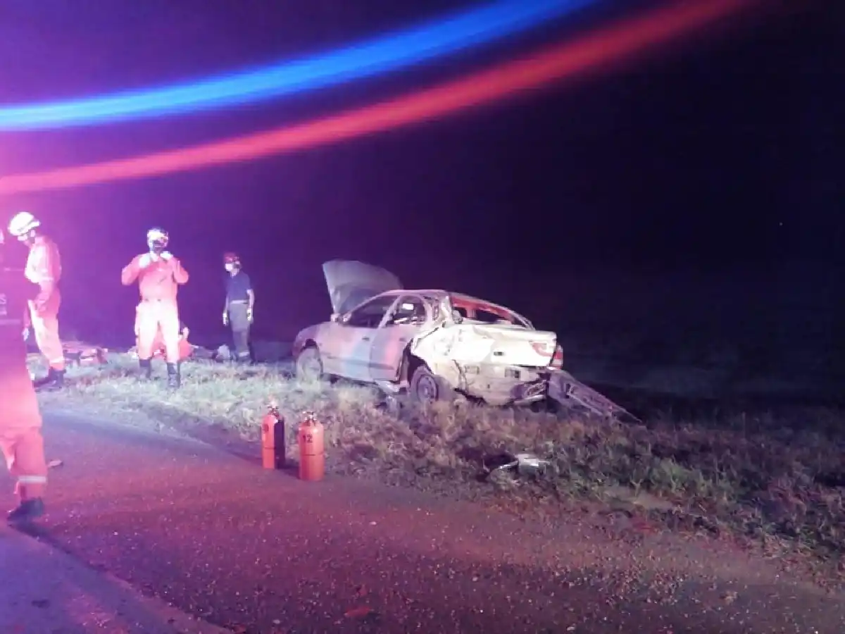 Cuatro heridos en choque entre un camión y un auto en la autovía 19