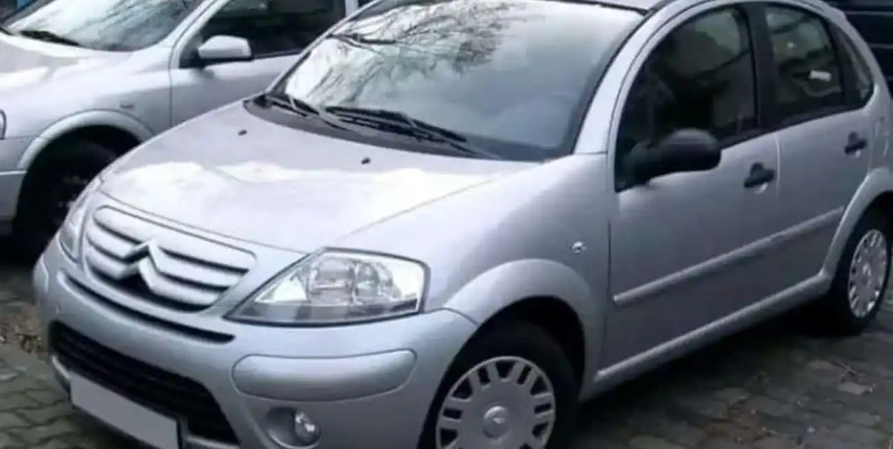 Robó un auto, pasó en contramano frente a una escuela y huyó por la Ruta 11
