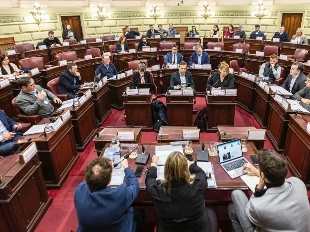 La oposición que abandona, no construye.