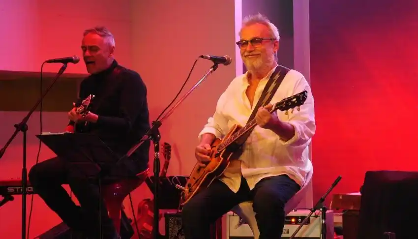 En Espacio Clarín, David Lebón emocionó con su repertorio musical