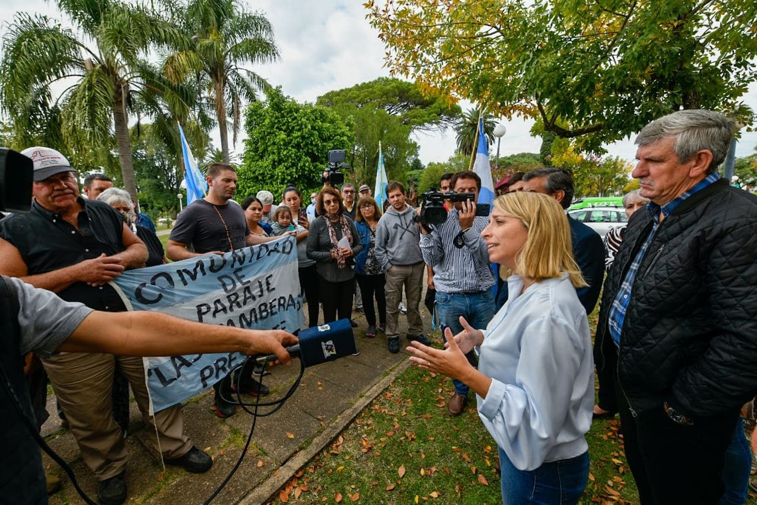 Stratta mantuvo una reunión con productores y vecinos de la zona rural de Cerrito