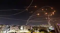 Irán lanzó unos 100 misiles hacia Israel