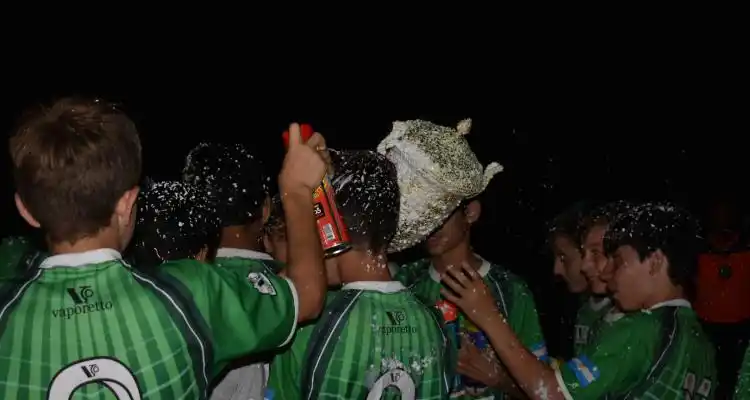 A oscuras, La Esperanza se consagró campeón invicto del Torneo de Clubes U13