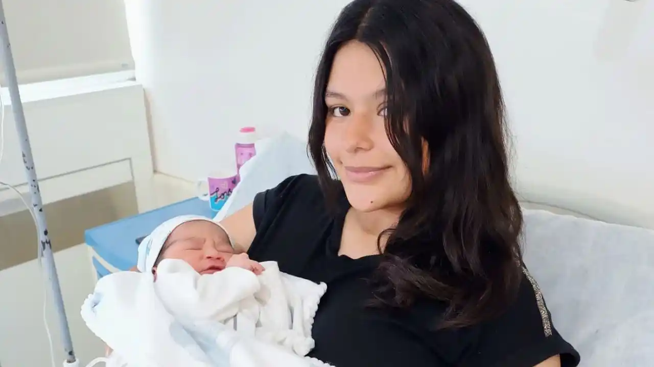 Ailén Tobarez con Agustín.