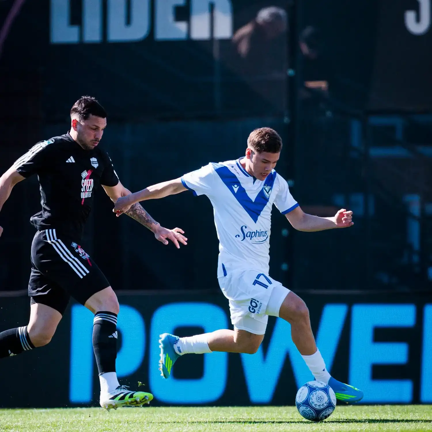 Vélez se mantiene provisoriamente en la punta de la zona A.