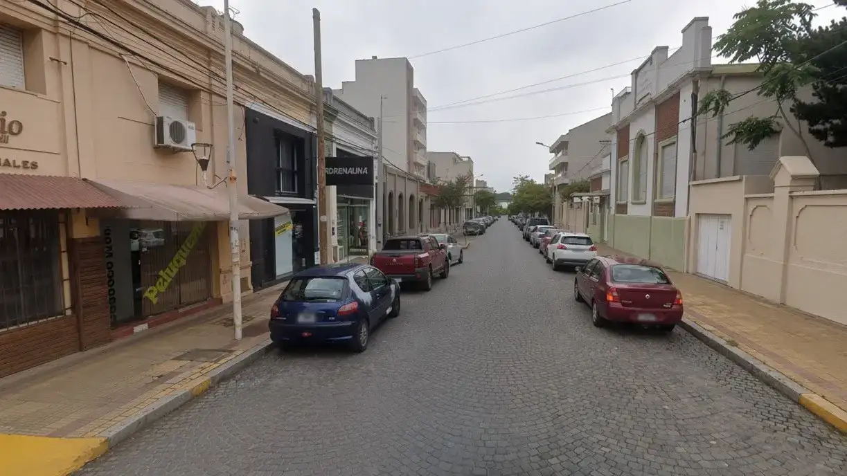 Se prohibirá estacionar sobre la mano impar de la calle Rodríguez, entre Maipú y Constitución.