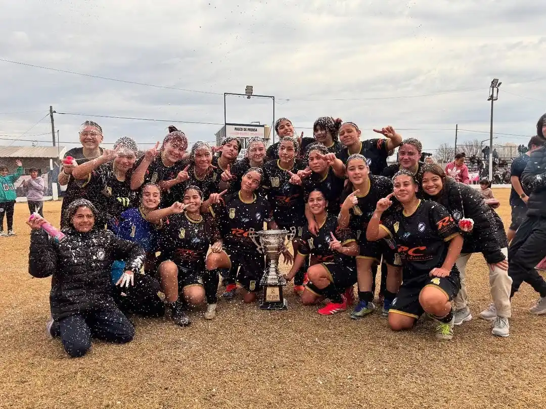 Cuatro torneos jugados, cuatro ganados para las "Pulgosas" que estiran su hegemonía en la categoría.