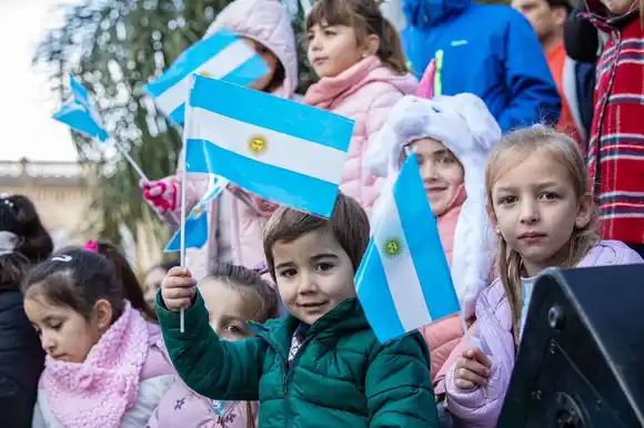 Provincia conmemora el 215° aniversario de la Revolución de Mayo con una celebración popular